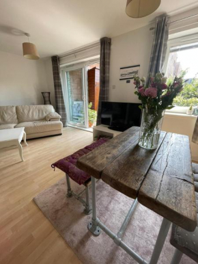 Pass the Keys Lovely 2Bedroom flat with balcony